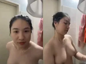 Gái vú đẹp, vừa call với em ghệ vừa tắm